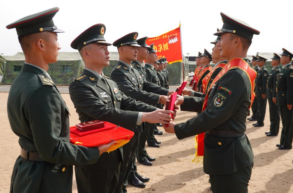 “劉老莊連”                                       從烽火歲月到復興之路，裝備在變、任務在變，但連隊的忠誠和初心從未改變。新時代以來，“劉老莊連”官兵在習近平強軍思想指引下，傳承“生命不息、戰(zhàn)斗不止”的連魂精神，以青春和熱血守衛(wèi)萬家燈火、和平安寧。                    